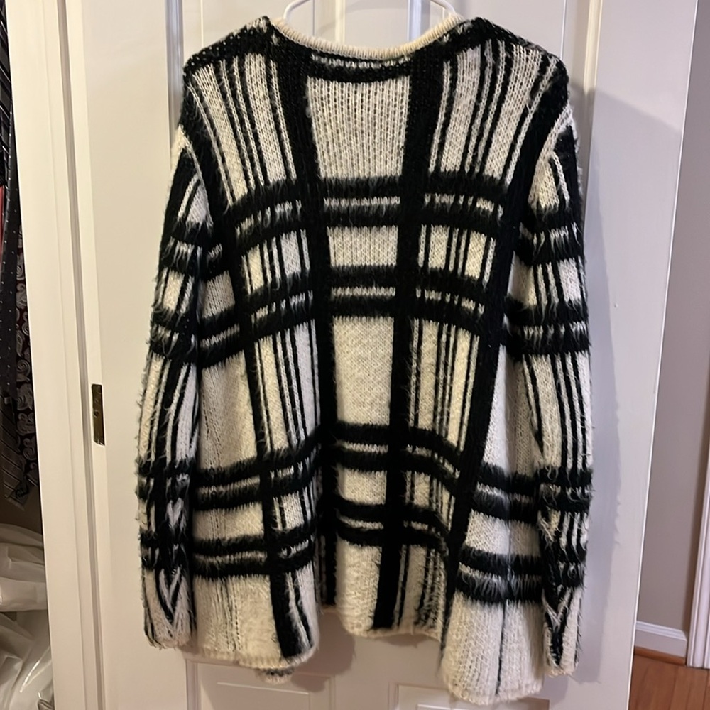 Ladies sweater/jacket - Picture 2 of 7